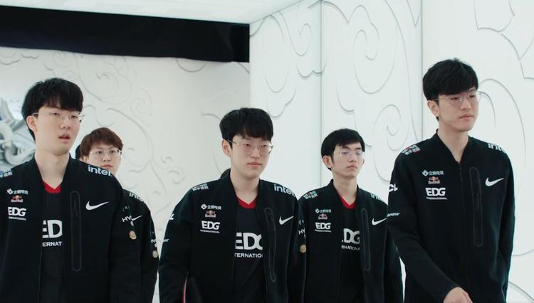 赛场表现抢 赛场表现抢